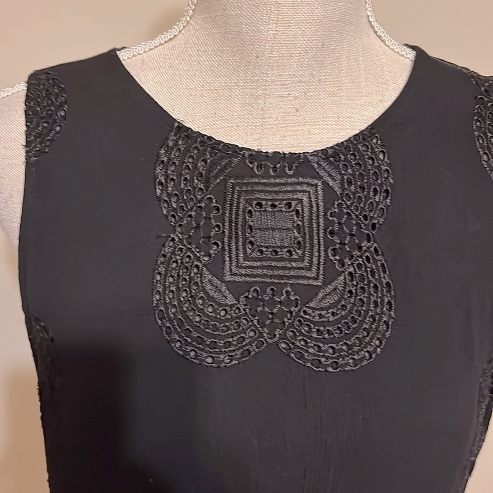 Pale sky black sleeveless top with woven black designs sz  xs